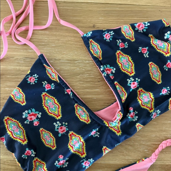 Bikini - Picture 3 of 3